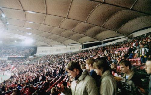 Gottlieb-Daimler-Stadion - Blick von der Cannstädter Kurve Richtung Haupttribüne