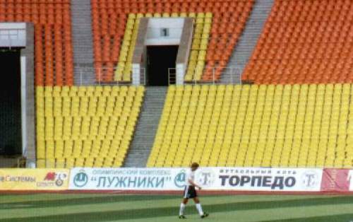 Stadion Luschniki - Kleiner Kyrillisch-Kurs: Luschniki (links) und Torpedo (rechts)