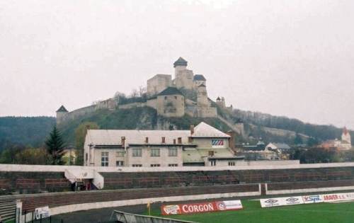 Mestský Stadion - Kurven- und Schloßblick