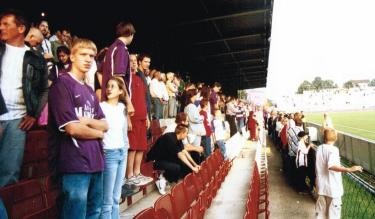 Franz-Horr-Stadion - Blick über die Haupttribüne