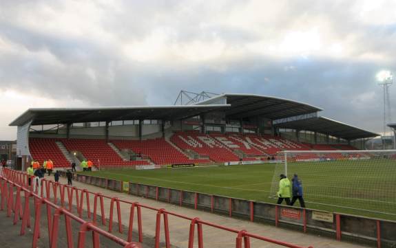 Racecourse Ground - folgt