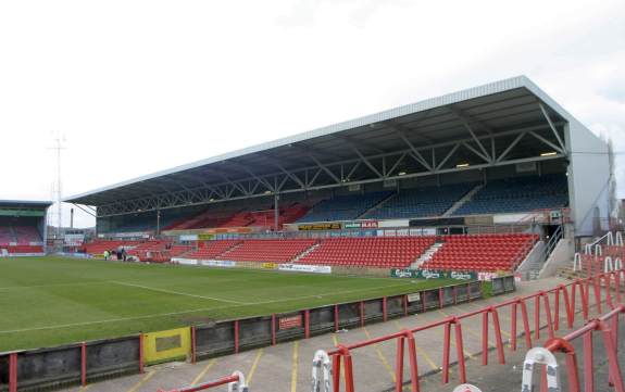 Racecourse Ground - folgt