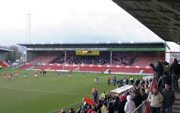 Racecourse Ground - folgt