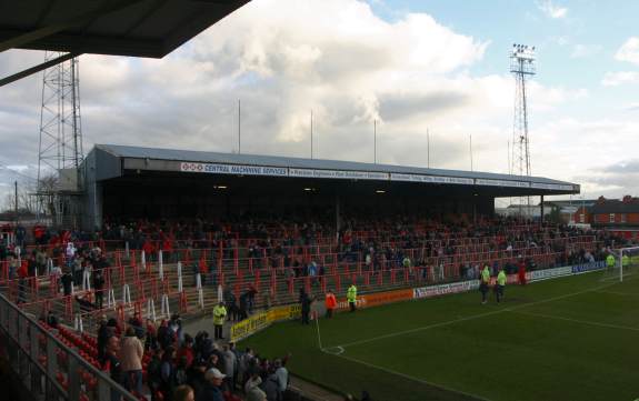 Racecourse Ground - folgt